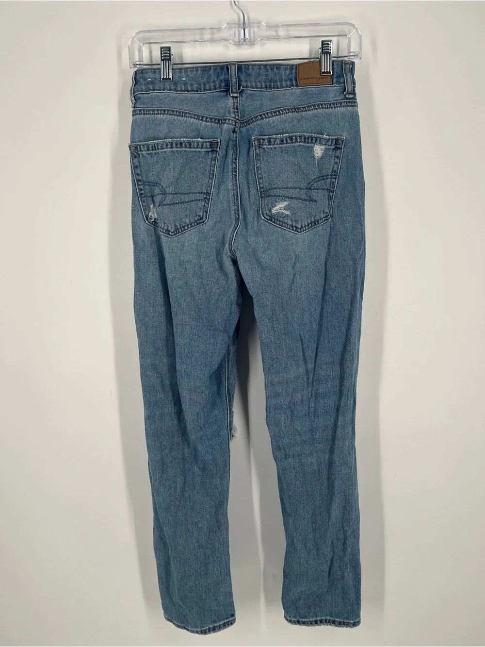 American Eagle Outfitters Women's Light Blue Distressed Mom Jeans Size 4 Regular - Picture 5 of 9